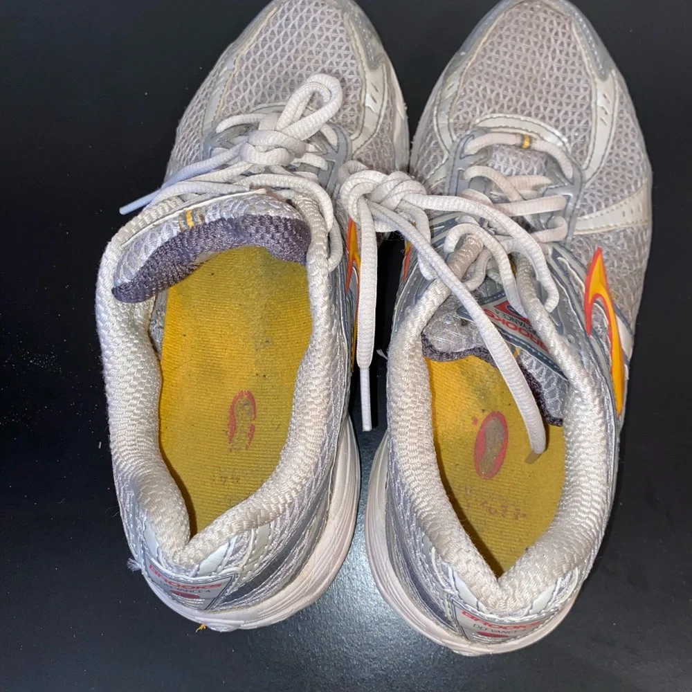 Brooks Defyance 4 Women’s 9.5 Running Shoes Tennis Walking Sneakers Yellow Gray